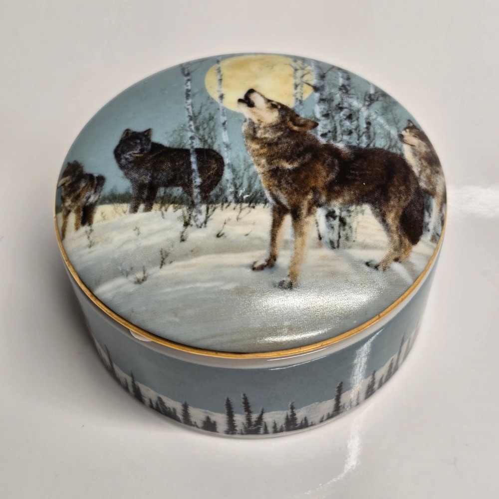 Princeton Gallery Wolf Music Box Porcelain Jon Van Zyle Song to the Wilderness